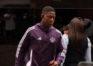 足球比分-TA：梅努目前无意续约&amp;曼联愿4500万镑卖人，拜仁曾探讨过他