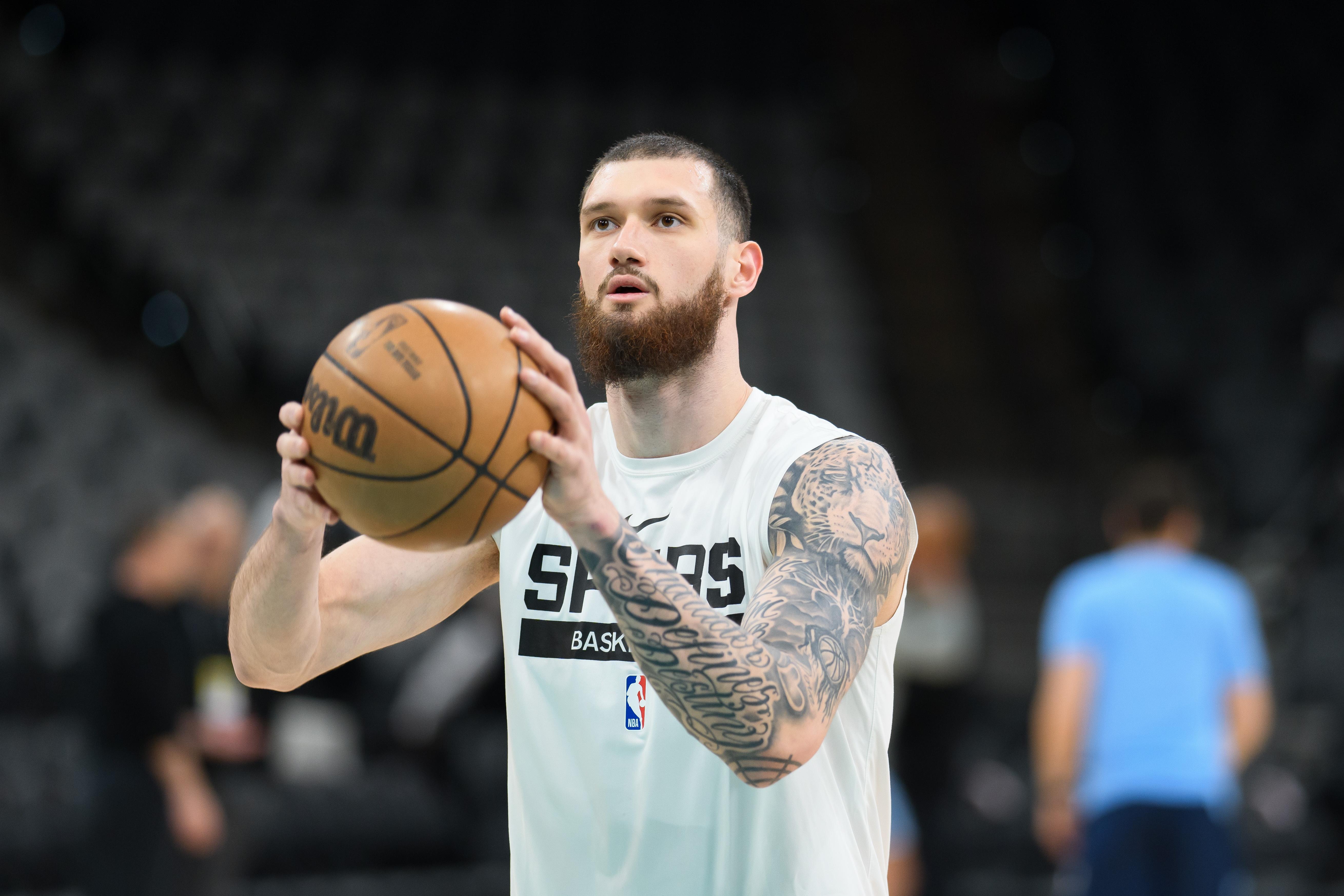 足球比分-手感一般！马穆凯拉什维利11中4&amp;amp;三分4中0拿到13分&amp;amp;拼到5犯离场