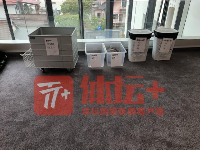 1662040085334079473.jpg 6-出于防疫考虑,服务员尽可能不进房间,球员自行更换洗漱毛巾、收拾房间后的垃圾.jpg